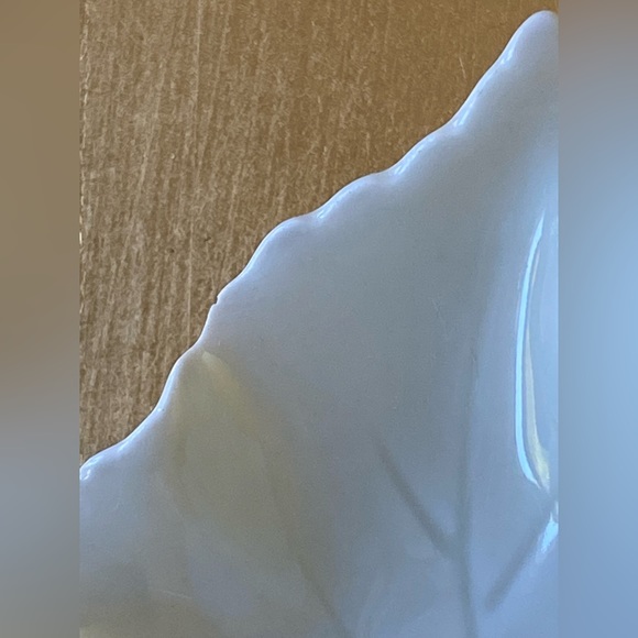 Fabrique Royals Limoges, France. Leaf Trinket Dish from L'HOTEL LANCASTER" PARIS - Picture 8 of 11